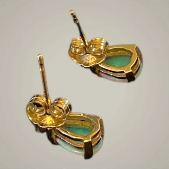 14k Opal and Diamond Gold
Earrings Elegant Addition to Your Collection! - Picture 5 of 7